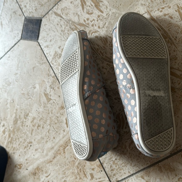 TOMS Women’s Classic Grey & Rose Gold Polka Dot Slip On Shoe 8.5 - Picture 5 of 6